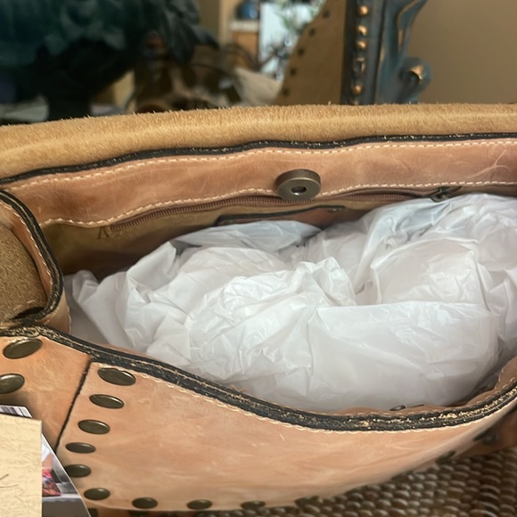 Patricia Nash Studded Saddle Bag Shoulder / Messenger Handbag NWT - Picture 4 of 11